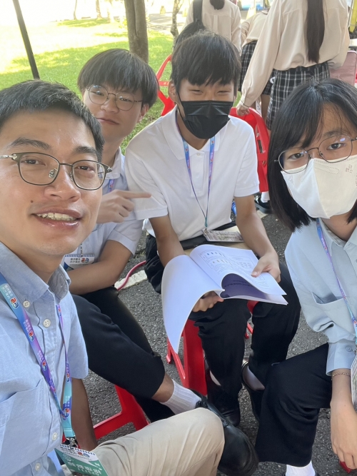 老師與參賽同學合影