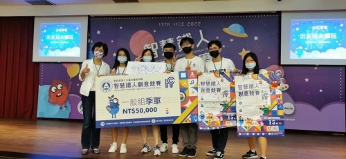 參賽選手與大會主席合影