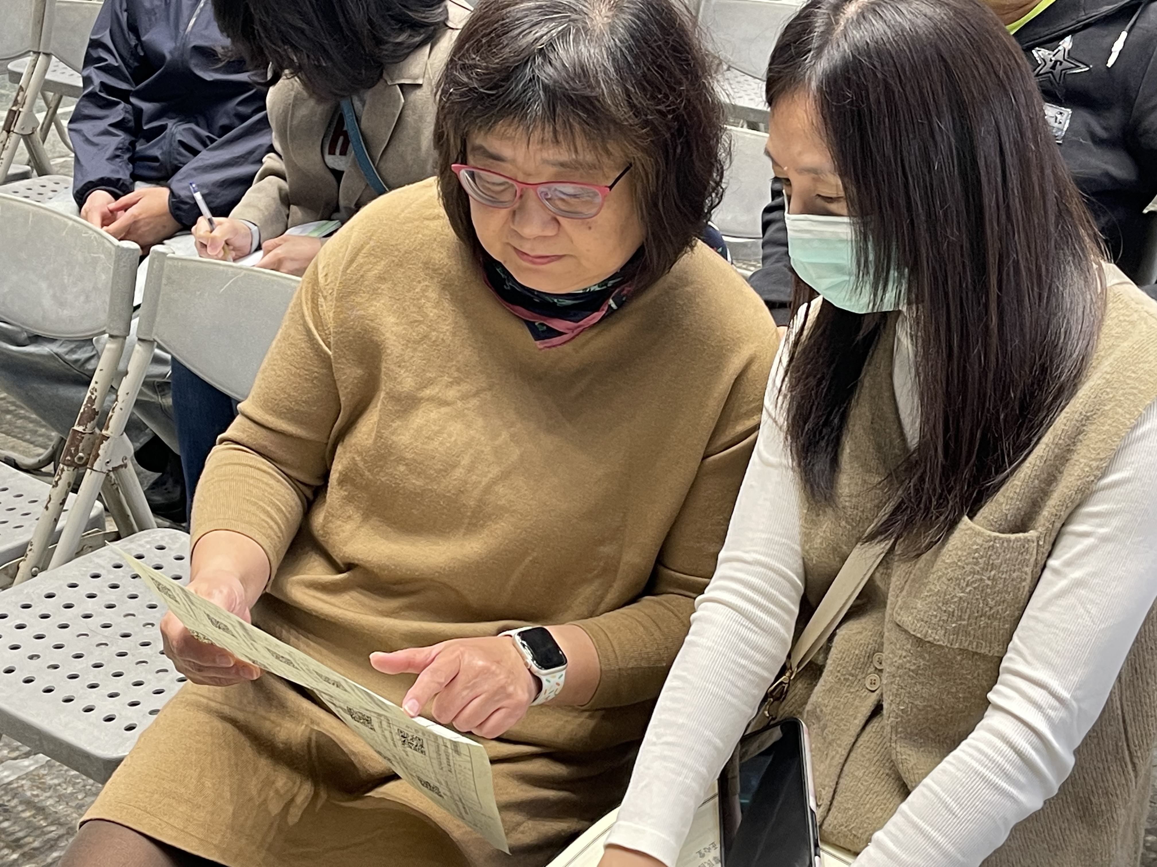 導師與家長討論學生測驗結果及未來組別